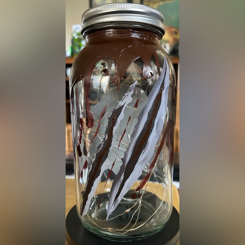 MOVIE FANDOM/THEMED 64oz JAR + 14’ OF RED FAIRY-LIGHTS/PAINTED/HANDMADE - Picture 7 of 8
